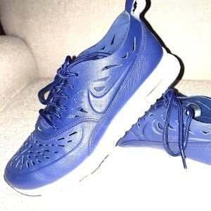 Nike leather navy blue sneakers size 7